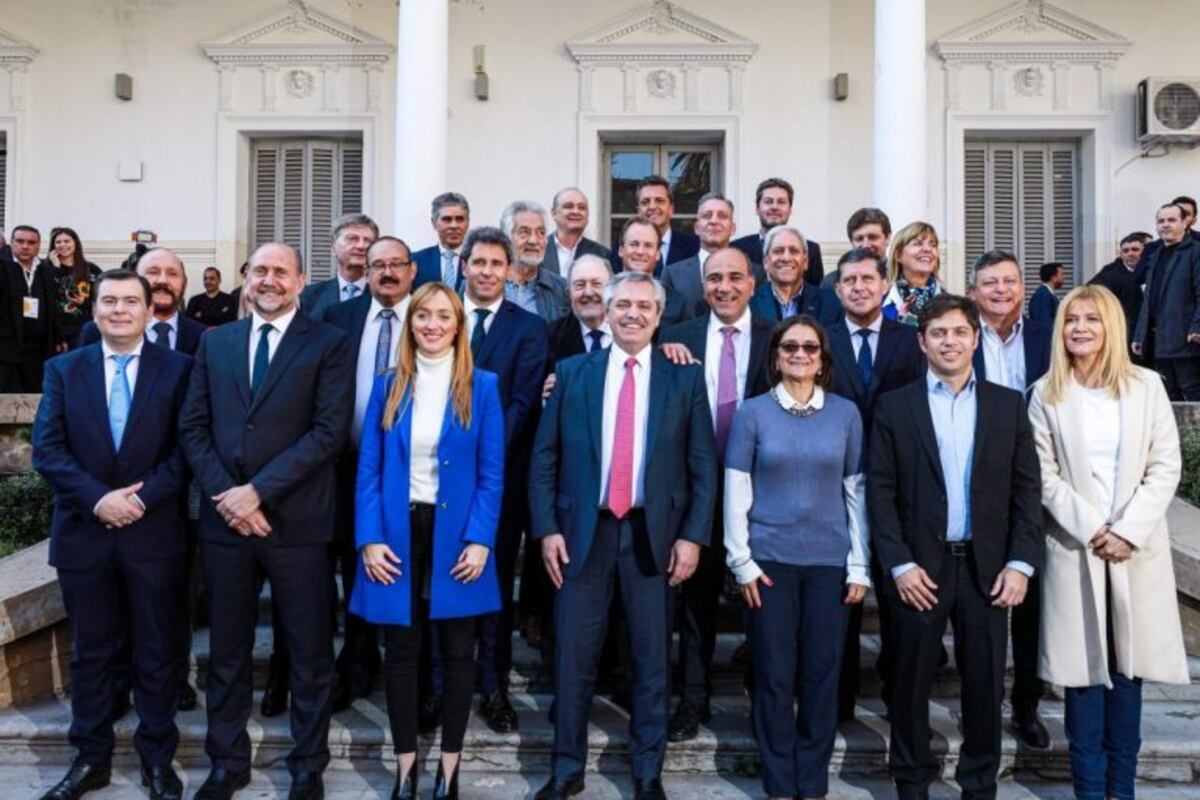 Fernández firmó acuerdos de trabajo con gobernadores en la Facultad de Derecho