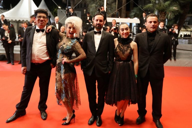 El actor Víctor López, la actriz Romina Iniesta, el director Alejandro Fadel, la actriz Tania Casciani y el actor francés Stephane Rideau. (EFE)