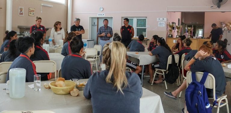 Autoridades de Chubut dialogaron con las chicas de River Plate .