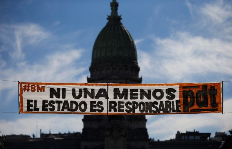 Multitudinaria marcha por el Día Internacional de la Mujer.