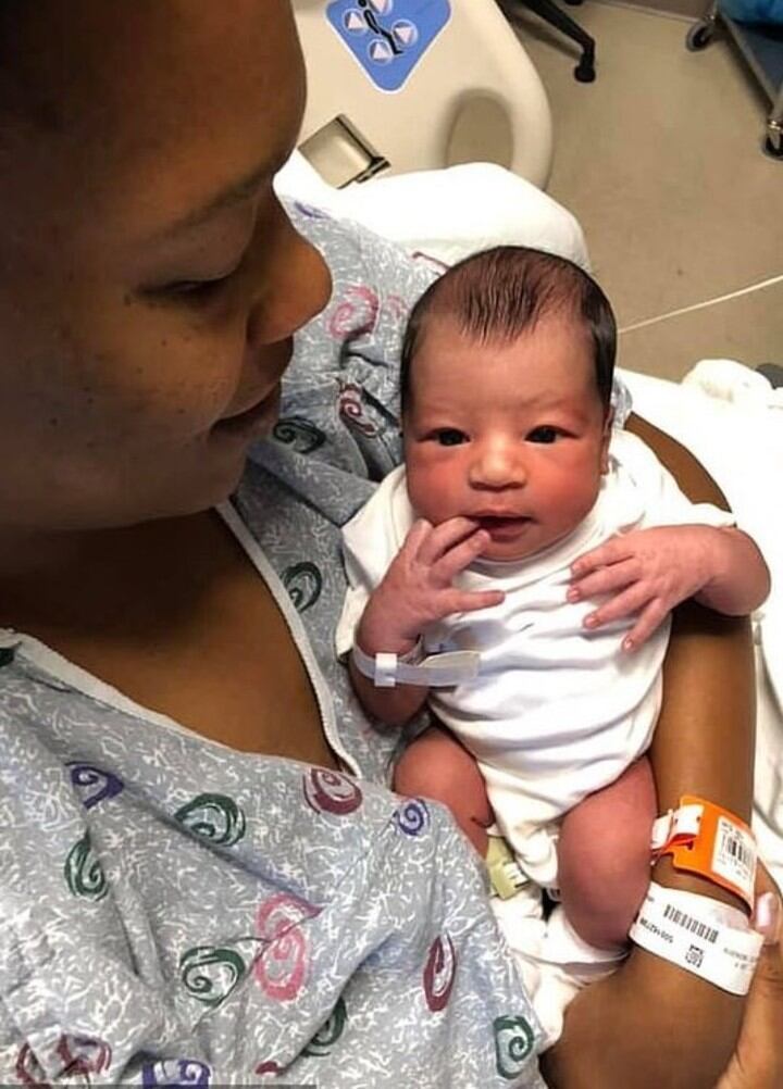 Rudy Napier, ya en el hospital, junto a su hija Jolee (Foto: Daily Mail)