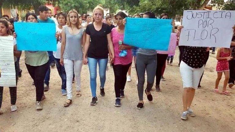 Flor participó en Chivilcoy de una marcha pidiendo justicia por la violación sufrida el lunes.