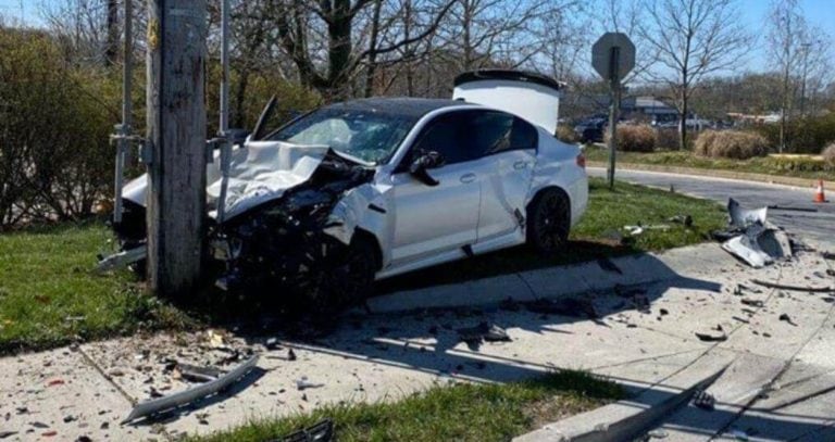 Se compró un BMW de 100 mil dólares y lo destruyó a los 11 kilómetros (Foto: Facebook Karachi Track)