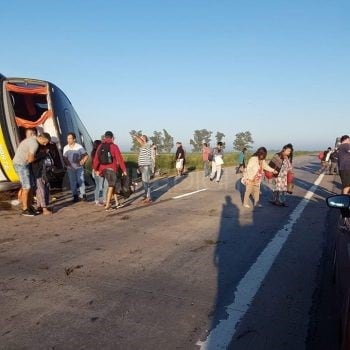 Un micro volcó en la autovía 19, camino a Córdoba. (Aire de Santa Fe)