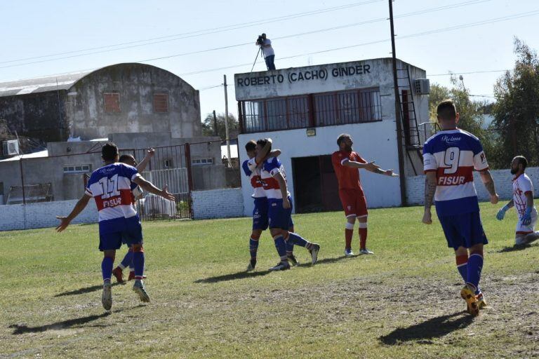 Agustín Lezcano convirtió y festeja