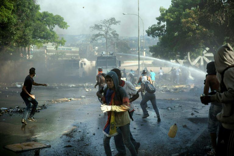 Protestantes al sistema de Nicolás Maduro (Foto: AFP/Rodrigo Abd).