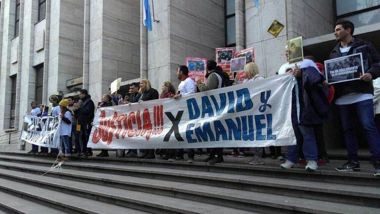 Manifestación para pedir justicia por el homicidio de David Campos y Emanuel Medina en Callao y Arijón. (Facebook)