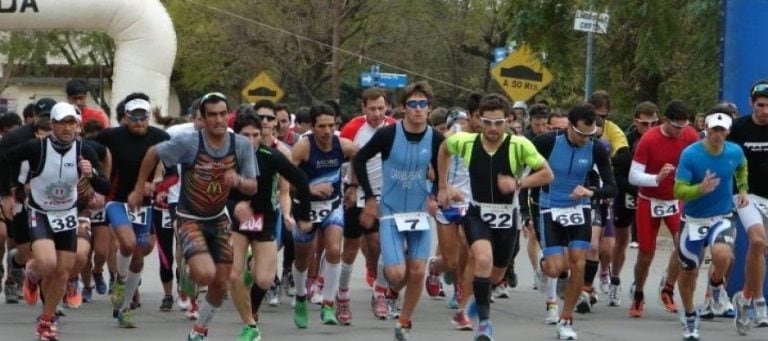 Deportistas de Arroyito participaron en el Triatlón de Villa María