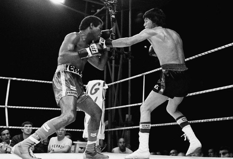 Carlos Monzón en el ring  frente al colombiano Rodrigo Valdes.