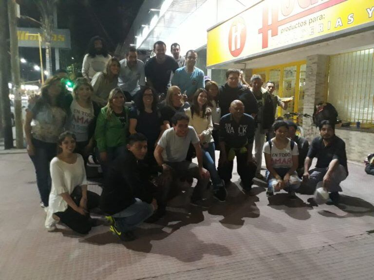 Equipo de voluntarios de Manos Abiertas antes de salir a su recorrido de Buscadores