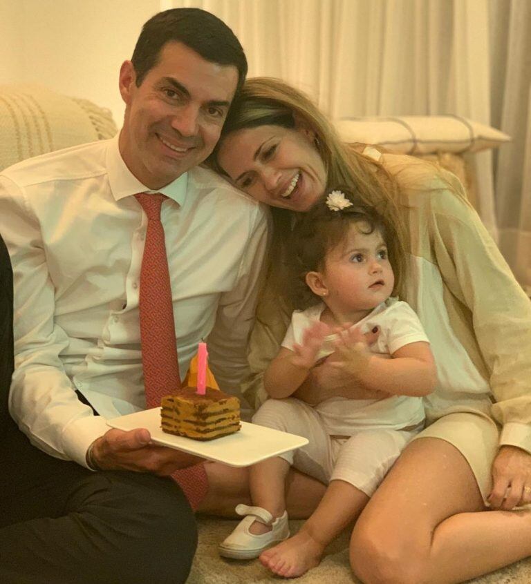 Isabel Macedo con  familia