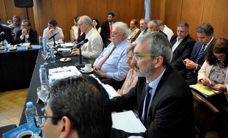 Fabián Puratich, en la reunión con personal de salud de Esquel.