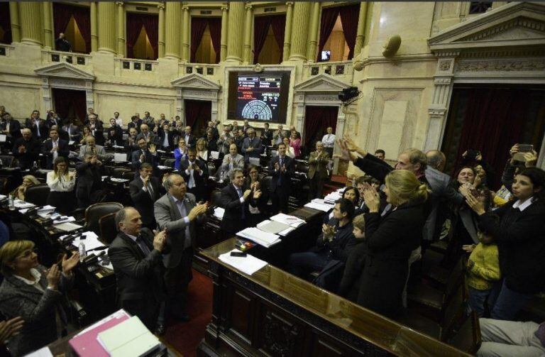 El festejo de la madre de Justina en el recinto. (Diputados)