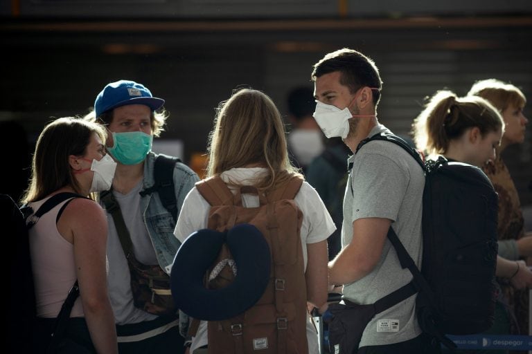 Los turistas que quieran ingresar a la Ciudad de Buenos Aires deberán presentar un test PCR. Foto: AP/Victor R. Caivano.