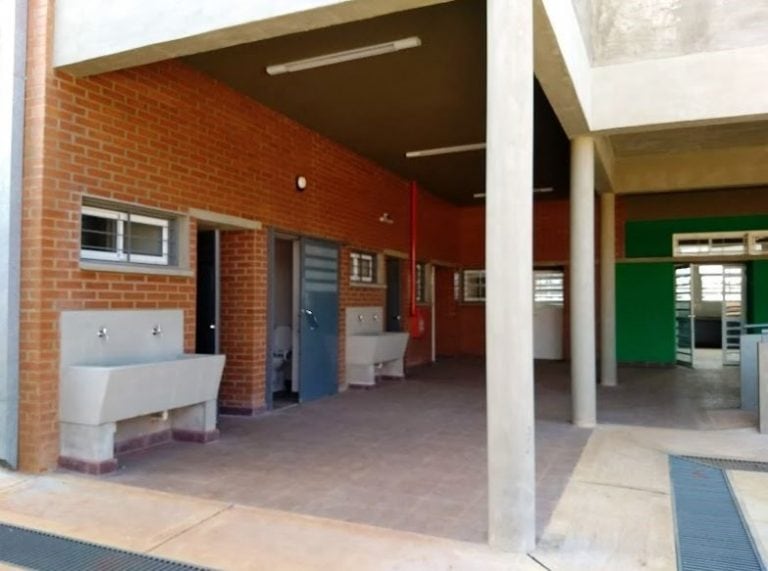 Passalacqua recorrió las instalaciones de la primera escuela técnica de Itaembé Guazú. (Foto: Misiones Online)