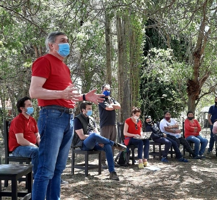 El ministro Carlos Massei en reunión con habitantes de la zona. (Foto: Gobierno de Córdoba).