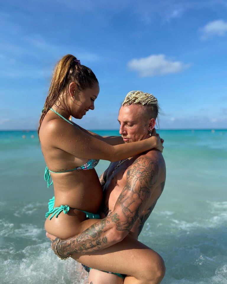 Barby Silenzi y El Polaco viajaron a Cuba de vacaciones y, al regresar, encontraron el departamento de la bailarina desvalijado (Foto: Instagram/ @barby_silenzi)