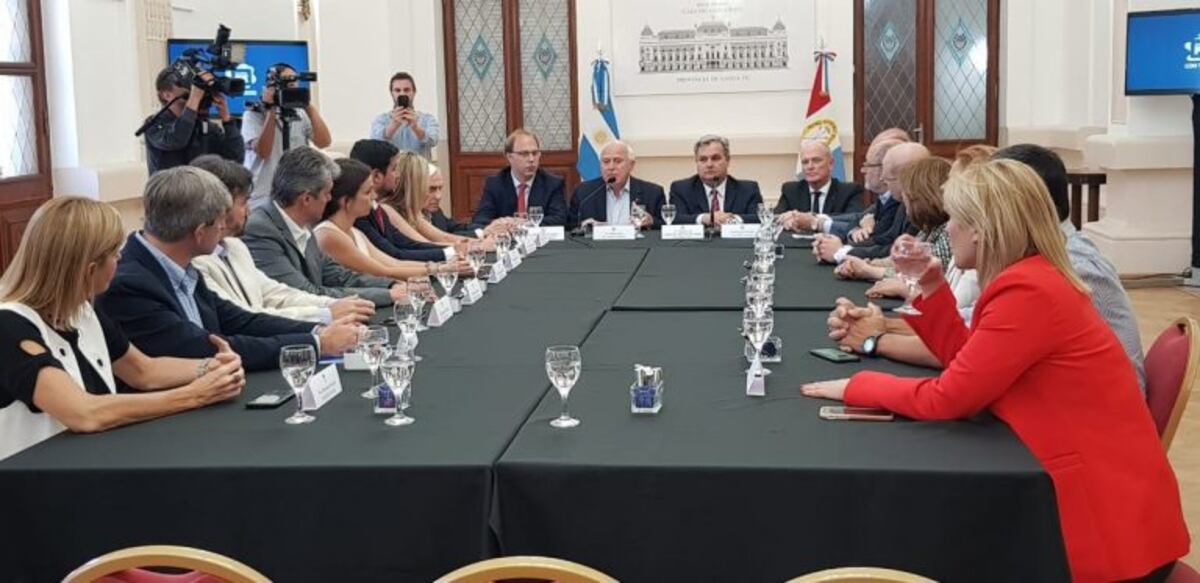 Lifschitz sumó el apoyo de representantes en el Congreso para cobrar la deuda de la Nación