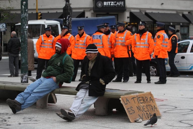 buenos aires  seguridad marcha pueblos originarios de jujuy dia del respeto a la diversidad cultural Fuerte presencia policial en Avda de Mayo y 9 de julio