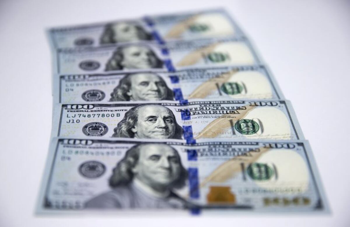 El dólar cerró este lunes a $25,30 en el Banco Nación