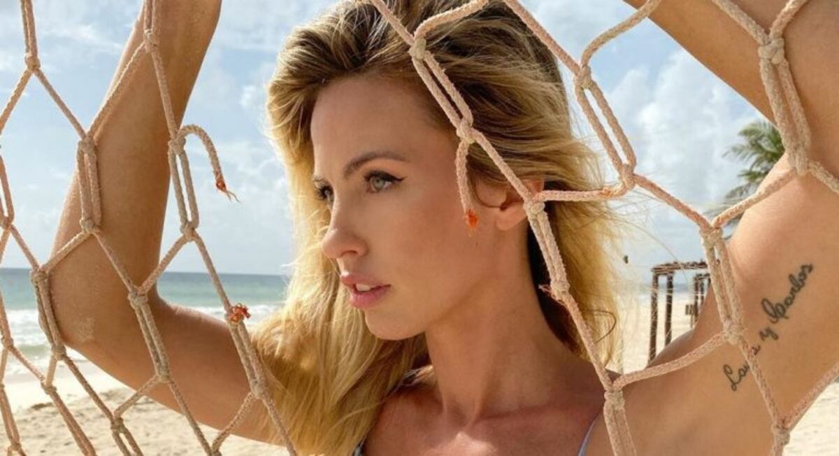 Rocío Guirao Díaz despertó a sus seguidores con un topless desde la cama