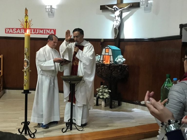 Tolhuin Parroquia Sagrada Familia  bendición del agua