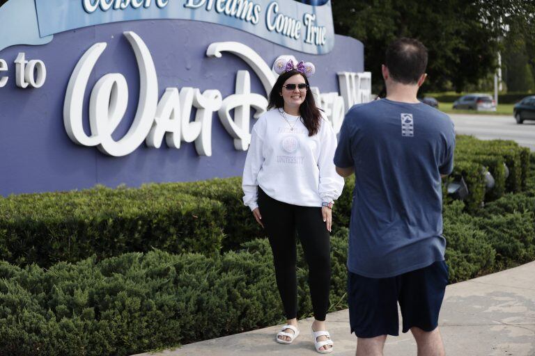 Los visitantes empezaron a llegar en la reapertura de Disney Octavio Jones/Getty Images/AFP