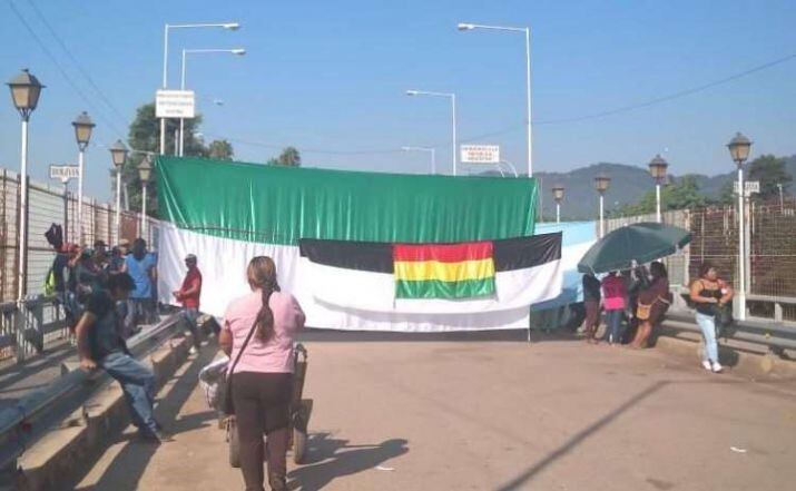 Bolivianos cortan la frontera: "No queremos que entren más argentinos"