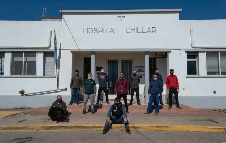 Los alumnos con el Director del Hospital, Daniel Machado.