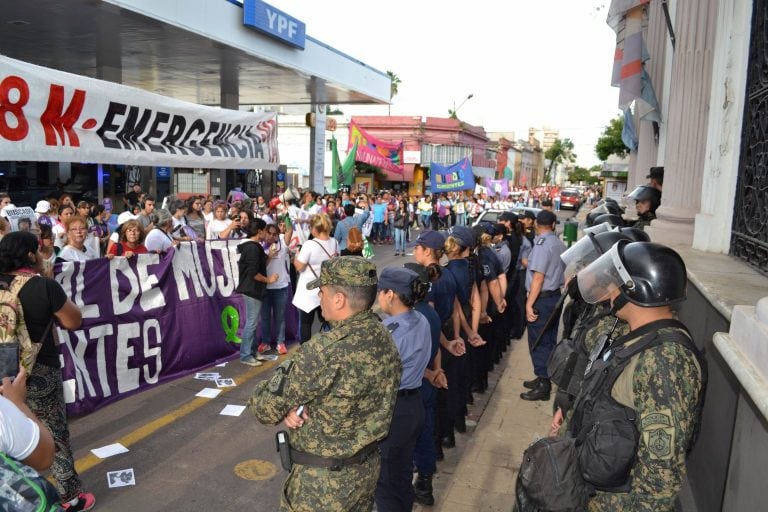 Multitudinaria marcha del #8M en Corrientes