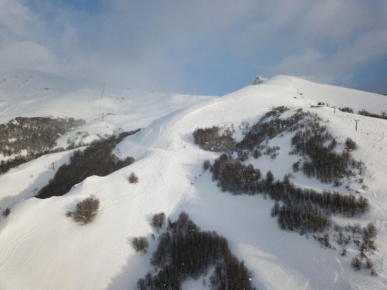 Bariloche será la primer ciudad en reabrir al turismo, a pesar de la cantidad de casos de coronavirus que tiene la ciudad (web).