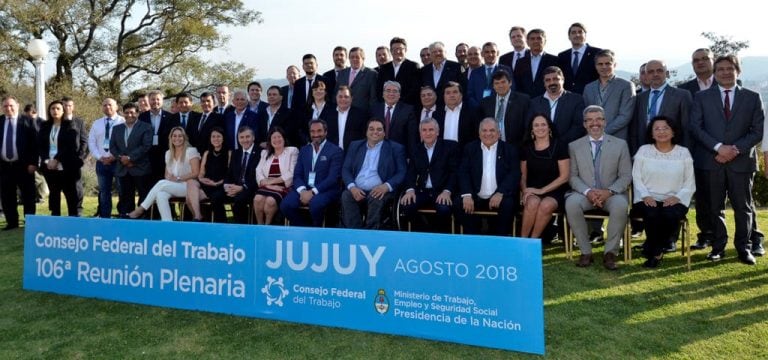 Tras el acto de apertura se realizó la tradicional fotografía con todas las autoridades, tanto de la órbita nacional como de las provincias participantes.