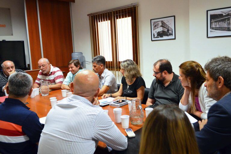 Sancionarán a taxistas que no trabajaron en Navidad y prometen refuerzos para año nuevo (Municipalidad de Rosario)