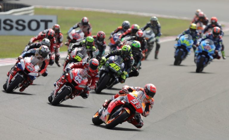 Marc Márquez, en punta, durante el Gran Premio de la República Argentina de MotoGP, el domingo 31 de marzo de 2019.