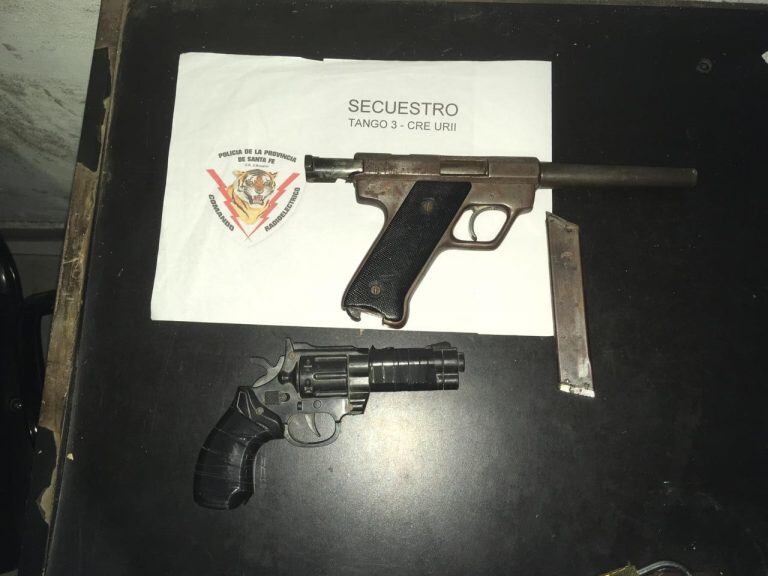 Las armas quedaron bajo custodia en la Comisaría 21°. (@minsegsf)