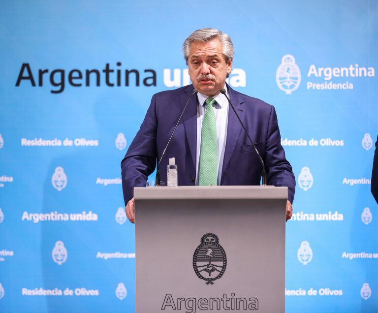 Buenos Aires (Argentina), 19/03/2020.- A handout photo made available by the Presidency of Argentina shows Argentinian President Alberto Fernandez speaking during a press conference at the Presidential House Quinta de Olivos in Buenos Aires, Argentina, 19 March 2020. Fernandez told Argentinians to stay home from 20 to 31 March 2020 to curb the spread of coronavirus. EFE/EPA/PRESIDENCY OF ARGENTINA HANDOUT HANDOUT EDITORIAL USE ONLY/NO SALES