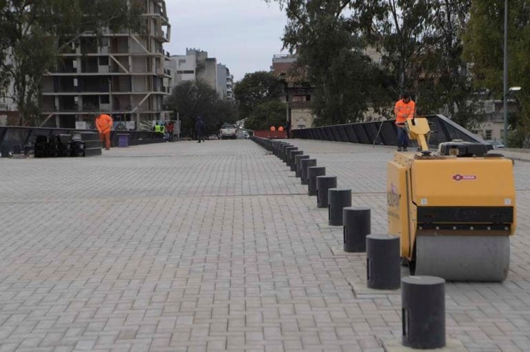 Schiaretti recorrió los puentes Gobernador Mestre y 25 de Mayo, próximos a inaugurarse en la ciudad Capital. (Prensa Gobierno)