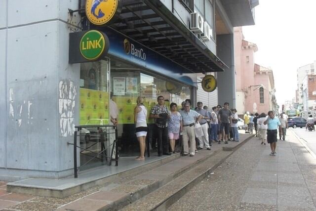 Pago del bono navideño en Corrientes.