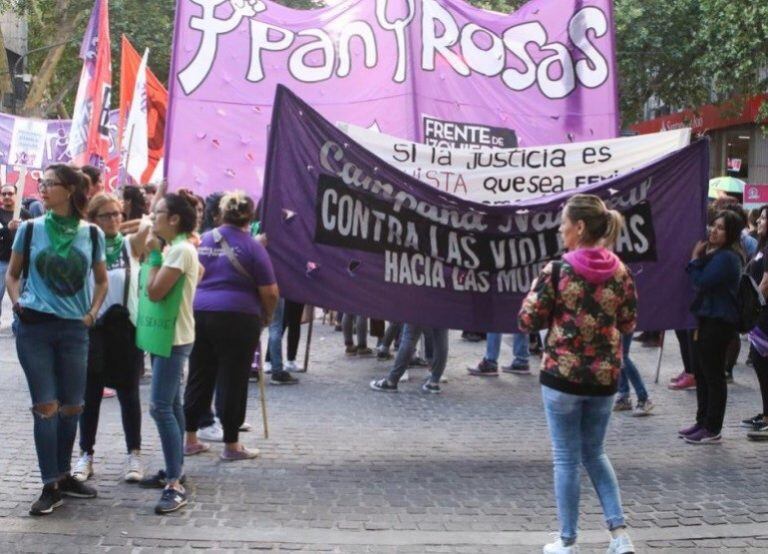 Repudiar el fallo que según las organizadoras "condena a la víctima por sus libertades e intenta disciplinar al colectivo de mujeres, lesbianas, trans y travestis por nuestras autonomía".