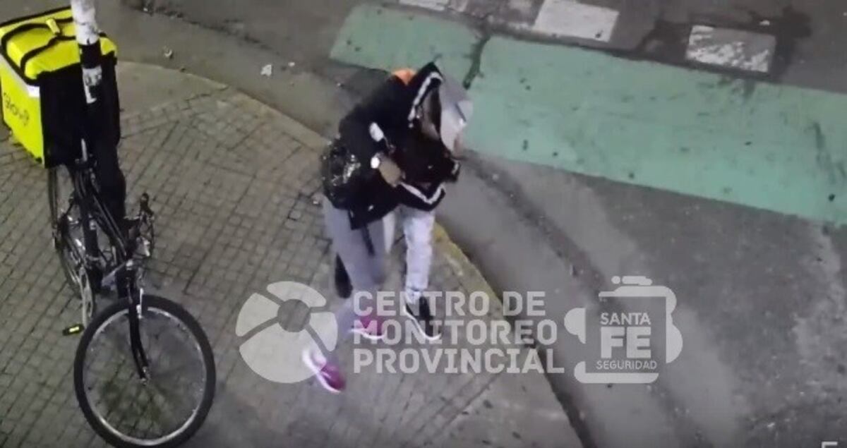 Trapito violento arrastró y golpeó a una joven en un local de Pellegrini al 1400