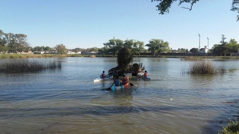 Intervención artística en el Lago Guemes
FB: Bellas Artes Azul