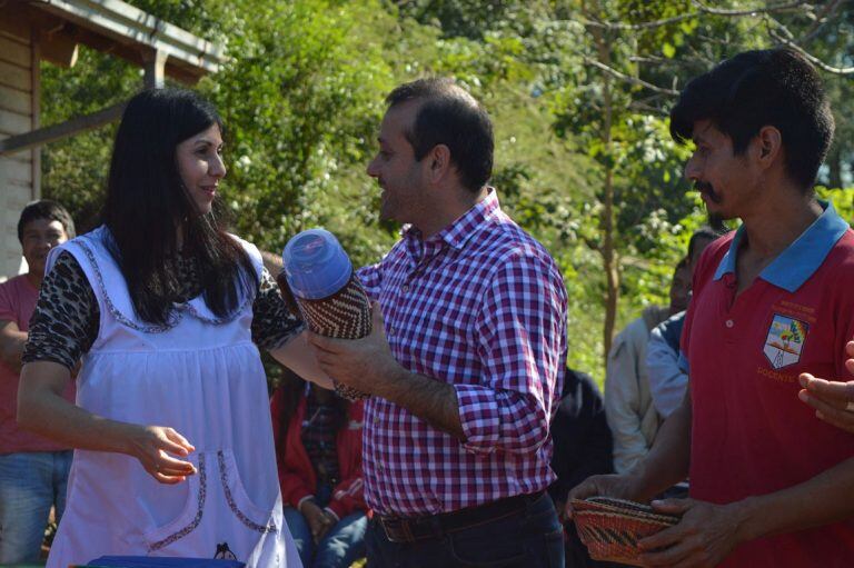 El vicegobernador Herrera Ahuad en la Escuela Bilingüe de San Ignacio. (MisionesOnline)