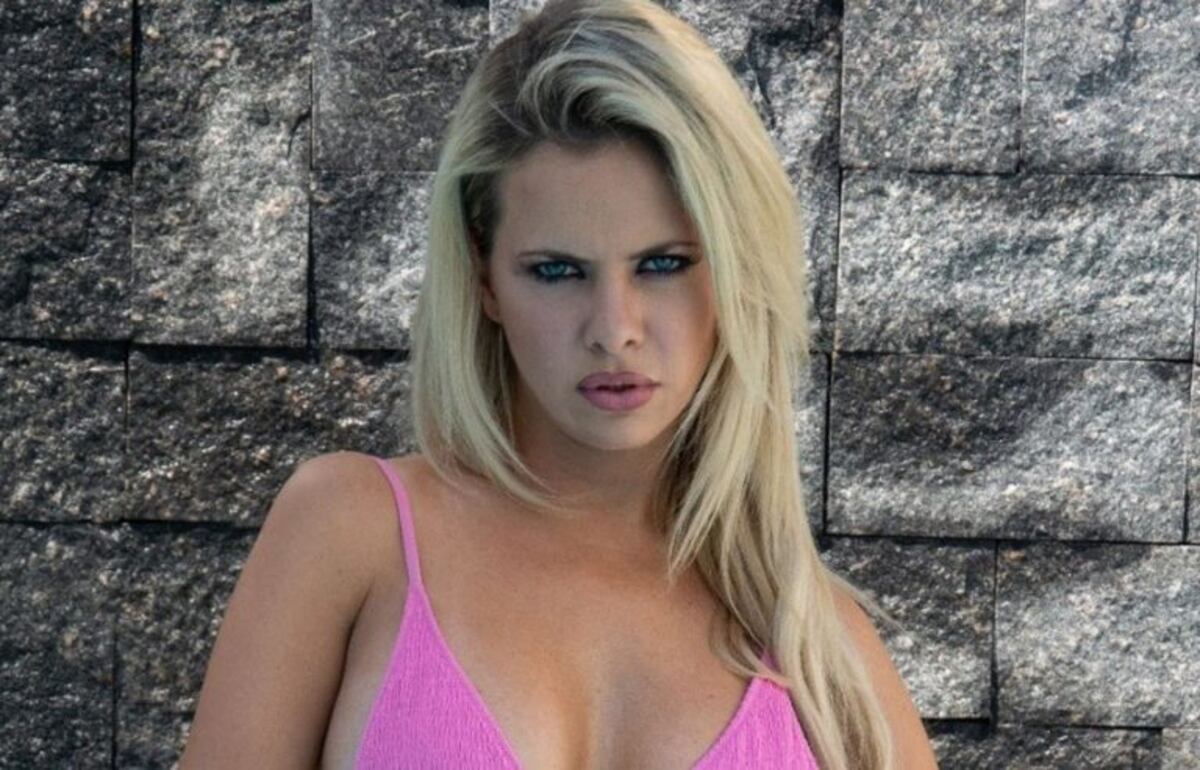 Alejandra Maglietti subió una foto en malla para combatir el frío
