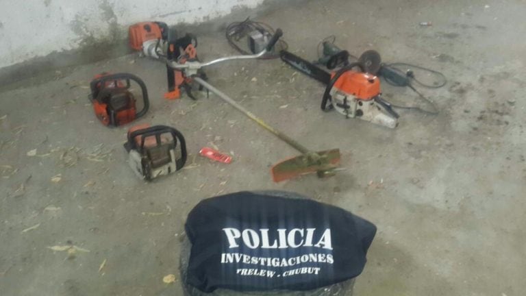 La policía recuperó varios elementos.