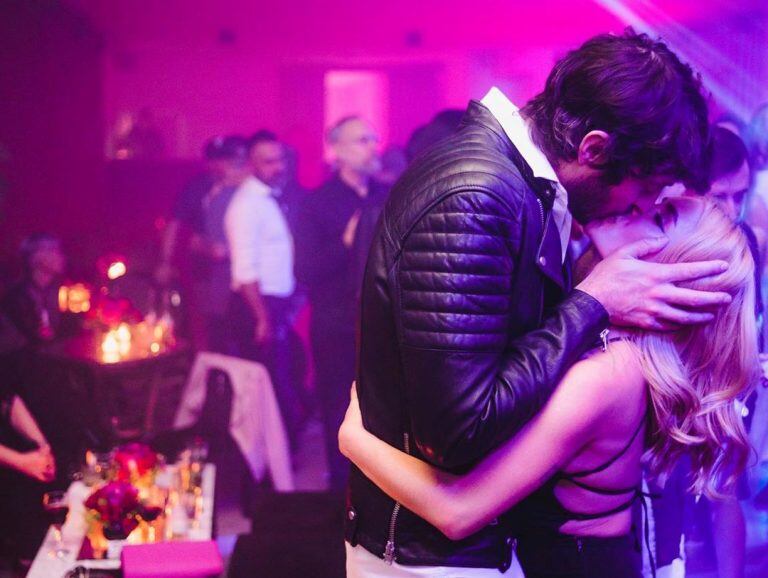 Lali Espósito compartió un fogoso beso con su novio que dejó en claro que no están separados