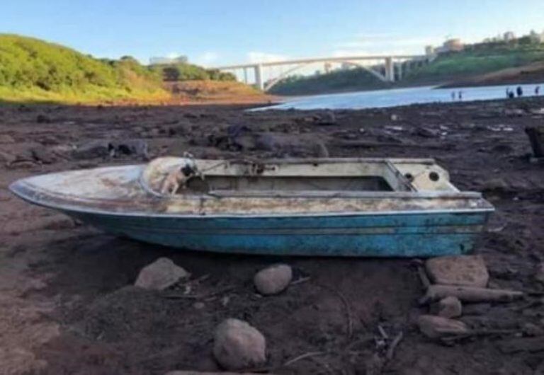 Entre los objetos encontrados había una lancha.