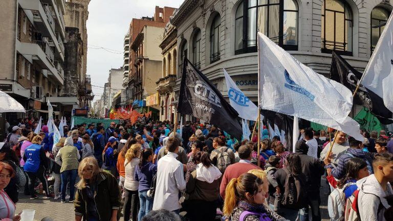 Protestas en el centro rosarino.