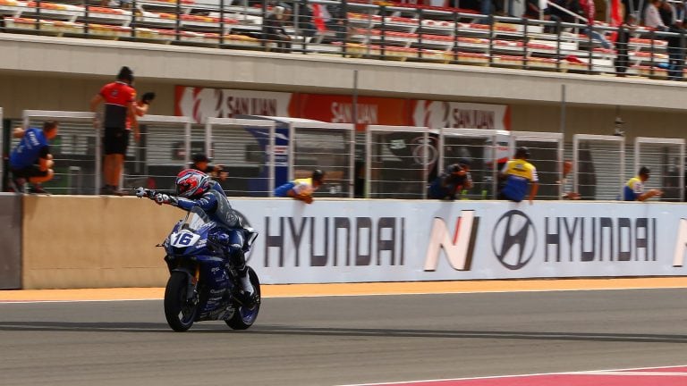 El francés Jules Kluzel (Yamaha), ganador de la carrera del Súper Sport mundialista en San Juan; la segunda división del WSBK.