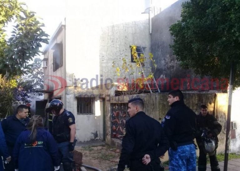 Un voraz incendio dejó como saldo una víctima fatal. (Foto: Radio Sudamericana)