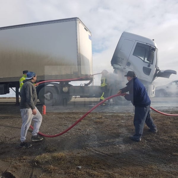 Se incendió un camión en la Ruta N°3 ingresando a la ciudad de Río Grande